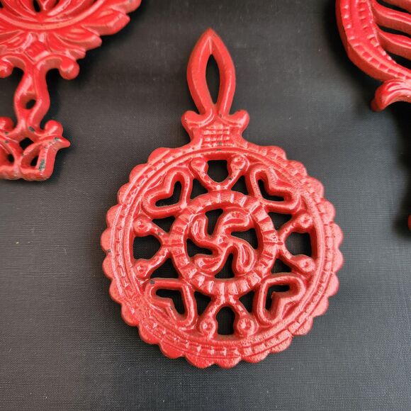 Cast Iron Eagle Tulip & Wheel Mini Footed Trivets Red Enamel Set 3 VTG Wilton - Picture 2 of 9